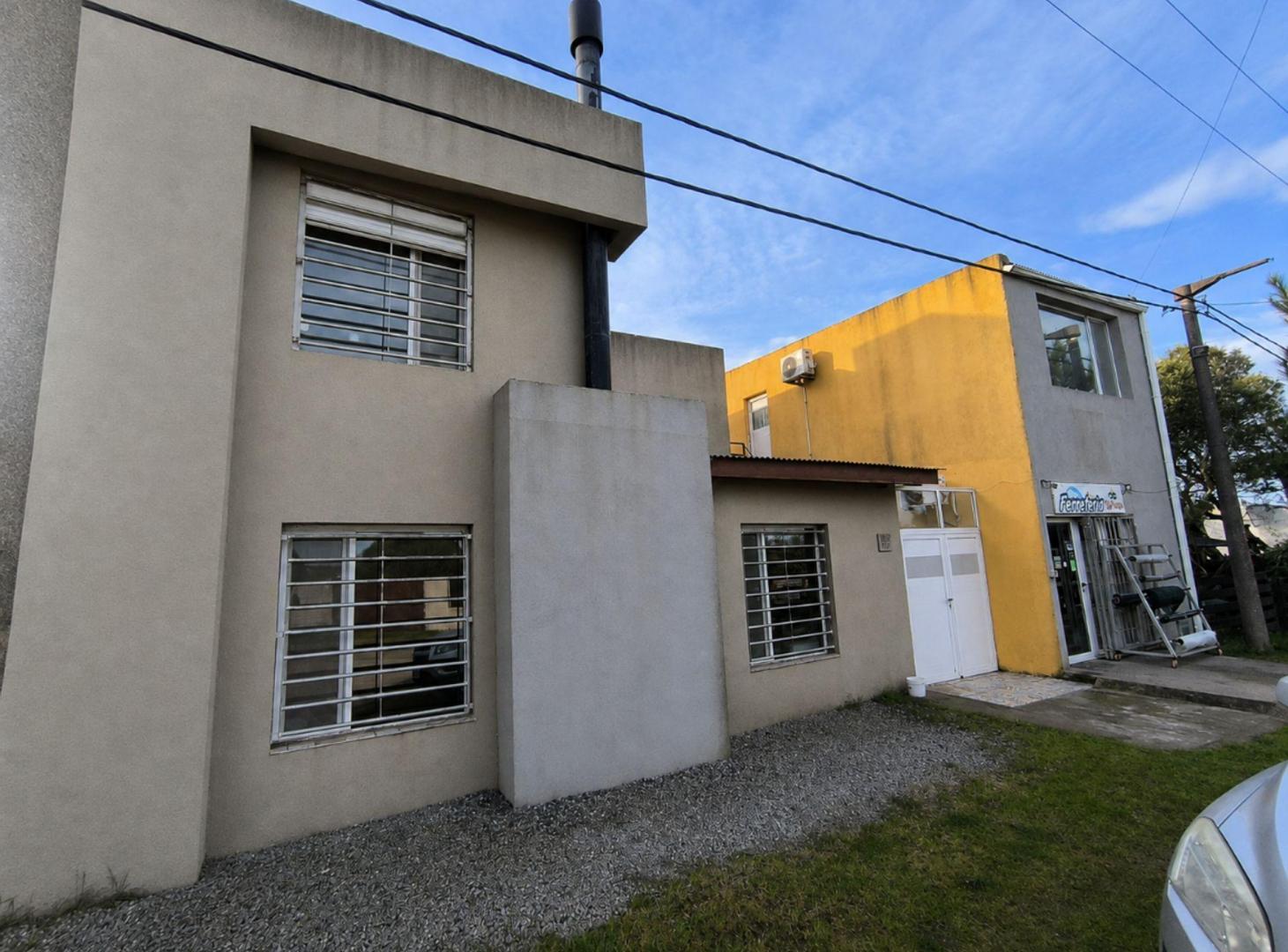 Foto de Venta Casa 7 ambientes c/2 locales Playa Quequén, imagen 1