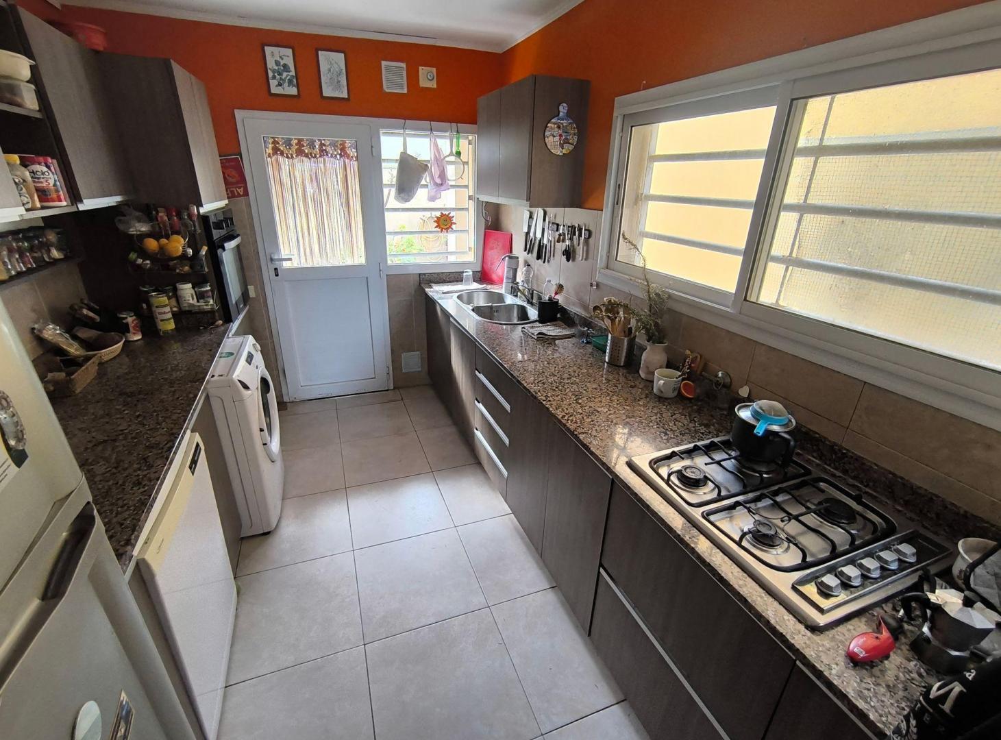 Foto de Venta Casa 7 ambientes c/2 locales Playa Quequén, imagen 4