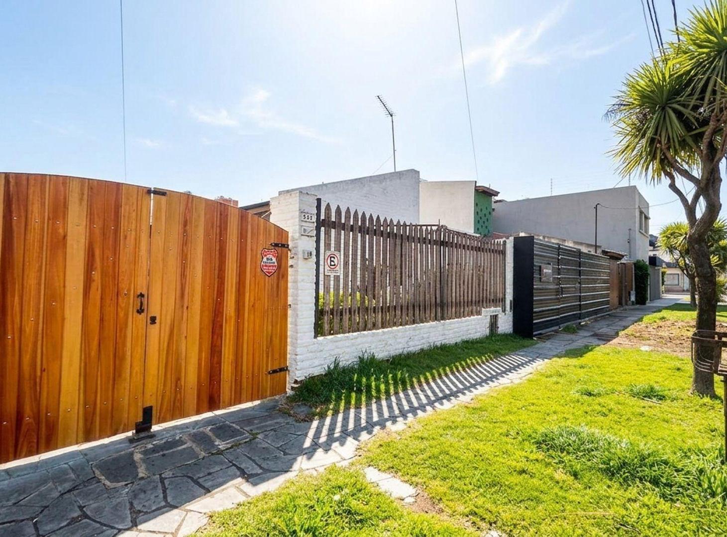 Foto de VENTA Casa de 3 ambientes en Parque Luro, imagen 2