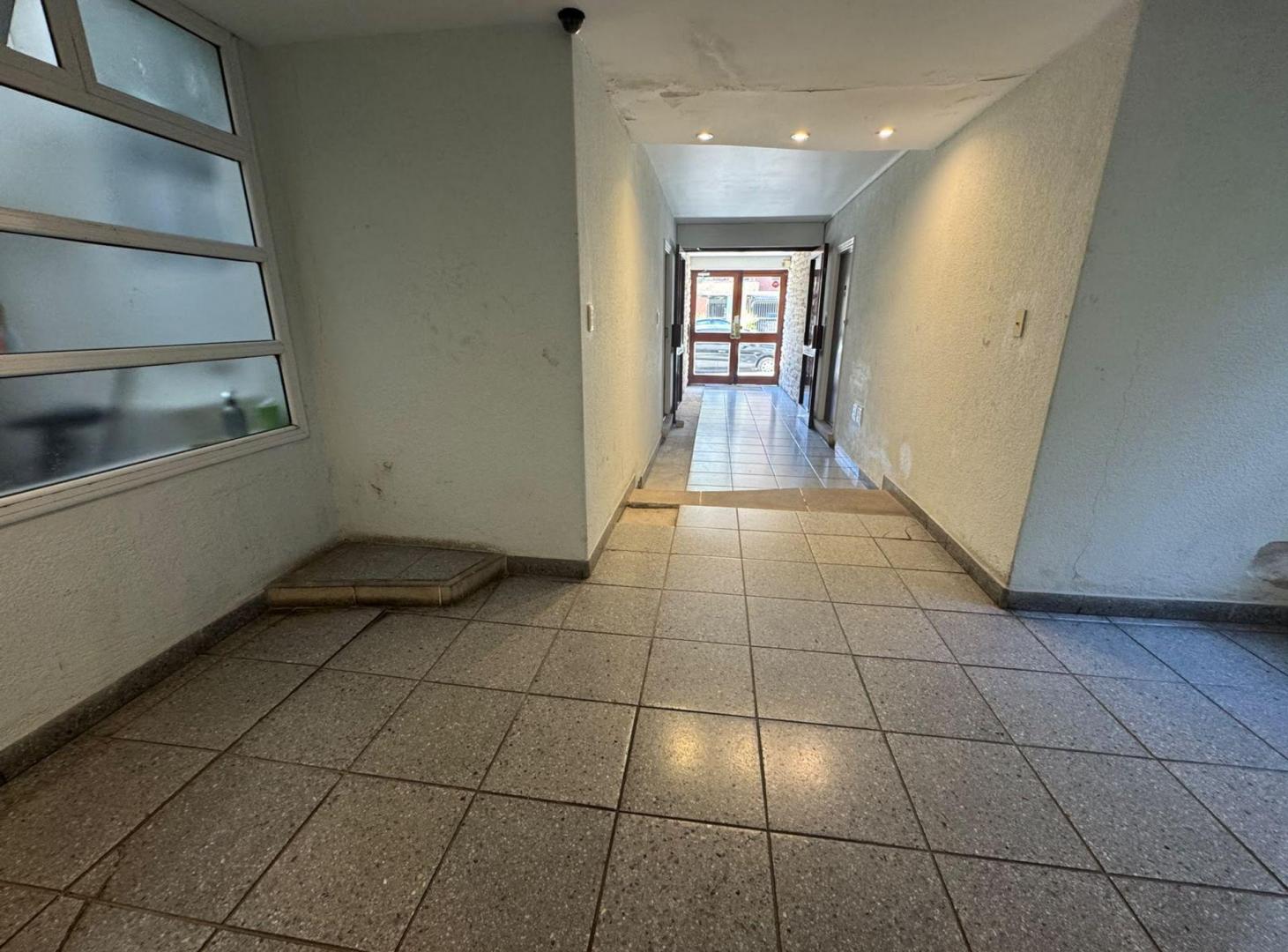 Foto de VENTA 3 AMBIENTES C DEPENDENCIA AL FRENTE VARESE, imagen 4