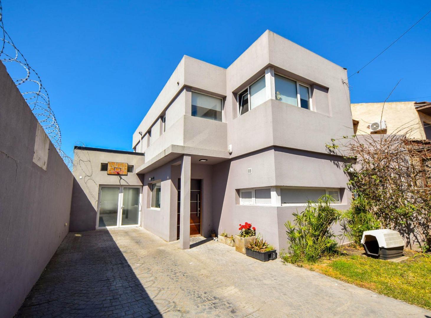 Foto de Casa 3 ambientes excelente estado con pileta, imagen 2