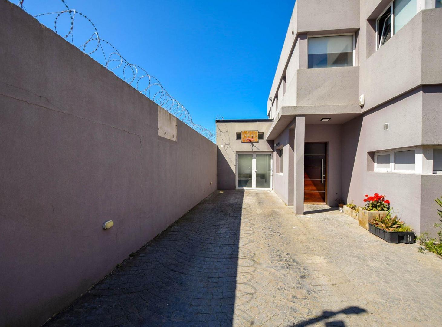 Foto de Casa 3 ambientes excelente estado con pileta, imagen 3
