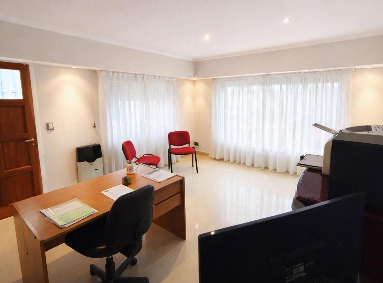 Foto de Venta Casa 4 Amb - Lote 400m²-Necochea (PERMUTA), imagen 3