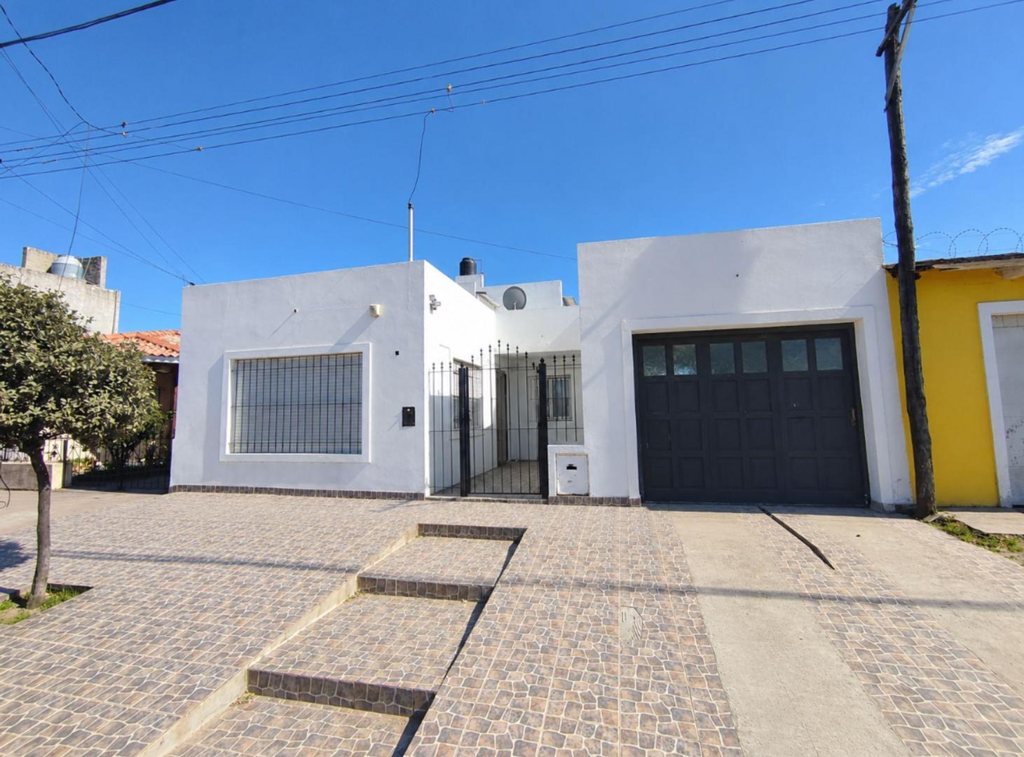 Foto de Venta Casa 4 Amb - Lote 400m²-Necochea (PERMUTA), imagen 2