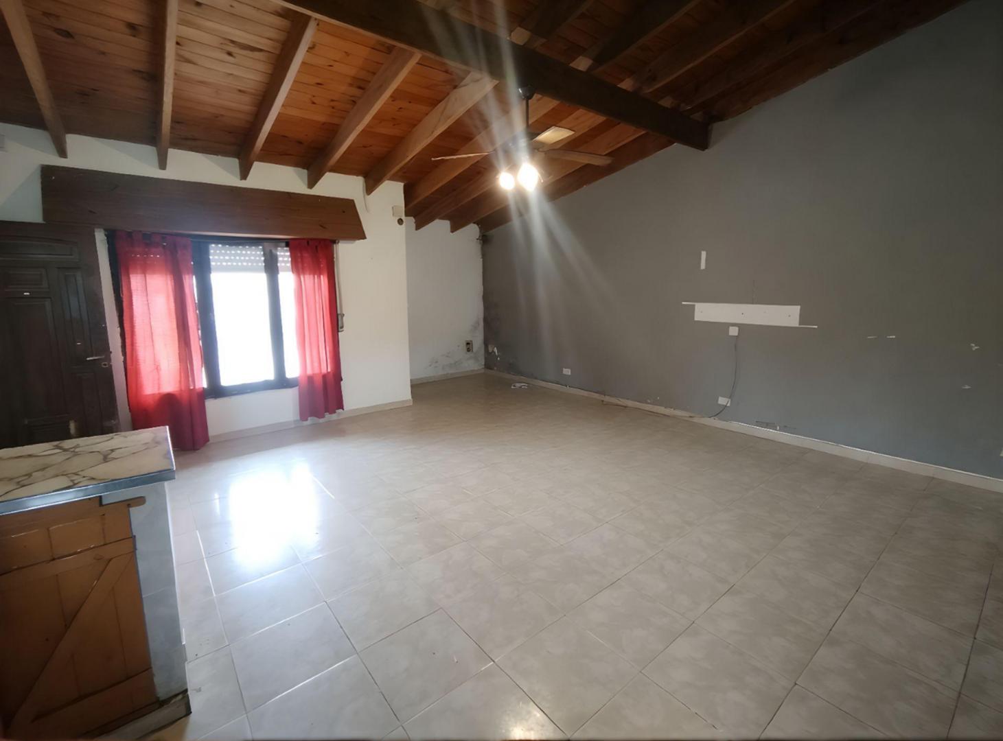 Foto de Casa a la venta Calle 18 - 550 m² - Necochea, imagen 3