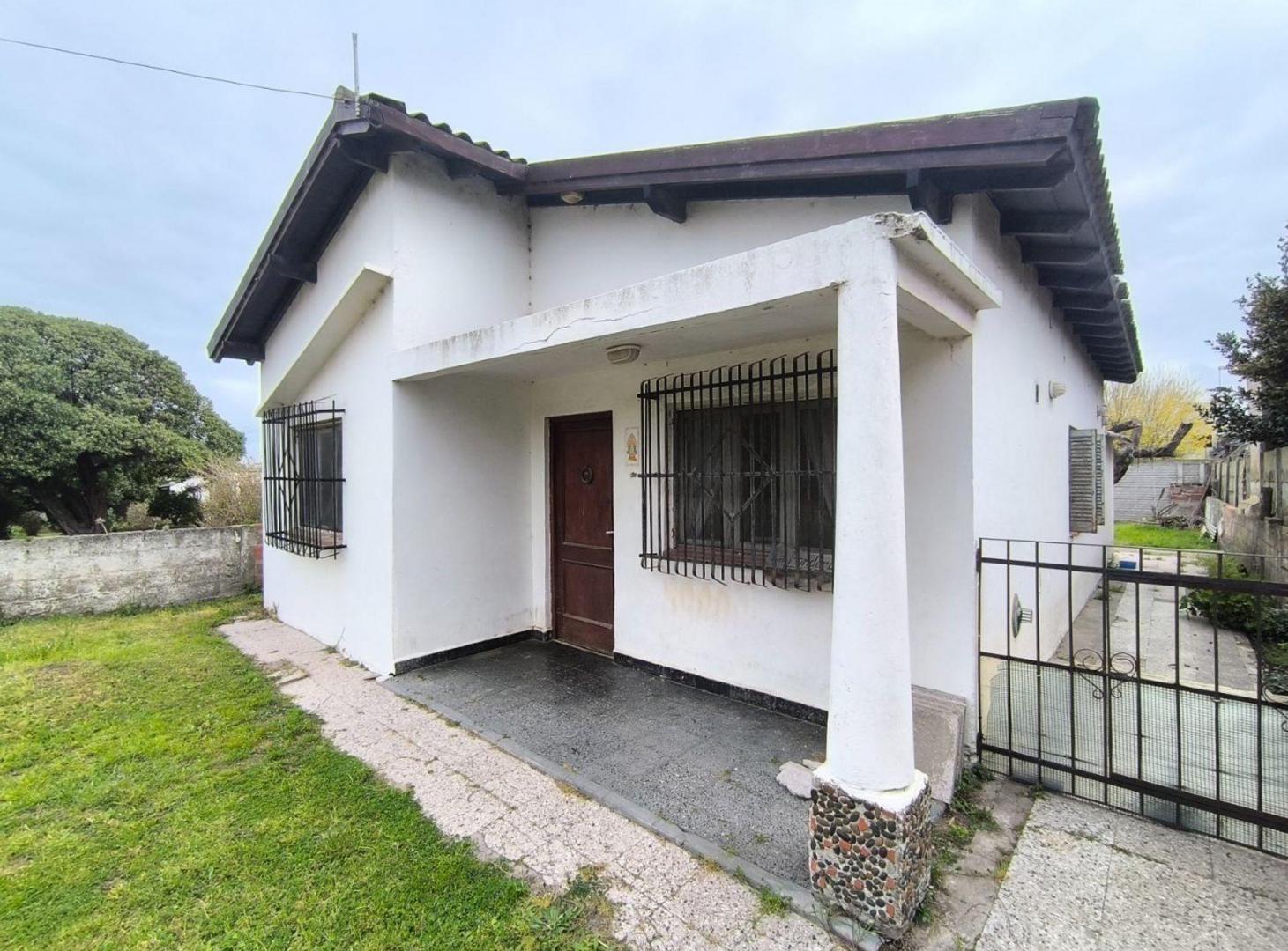 Foto de Venta Casa 3 ambientes zona Playa Quequén, imagen 2