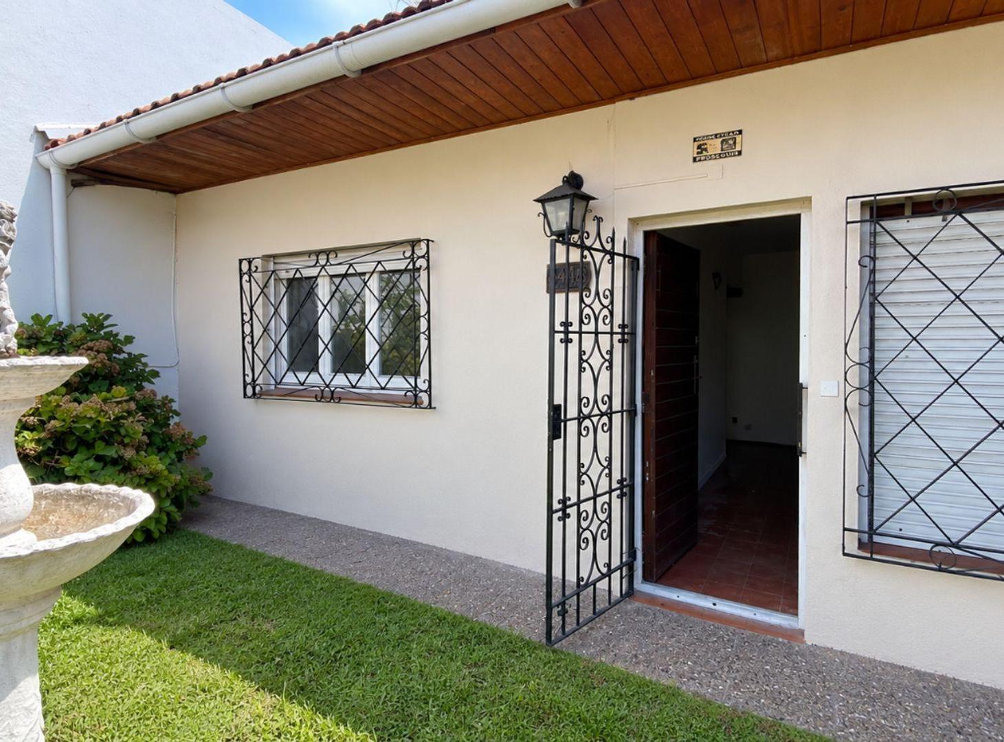 Foto de En VENTA - Casa y Dpto a metros de Avda Pedro Luro, imagen 1
