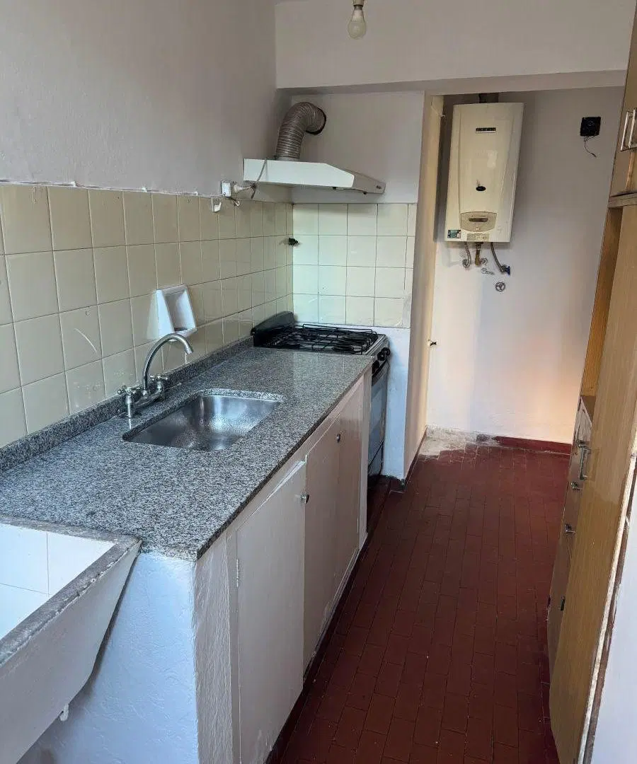 BV. SAN JUAN 475 - A mts. DE CAÑADA - DEPTO AMPLIO DE 4 DORM, COCINA SEPARADA Y 2 BAÑOS 3