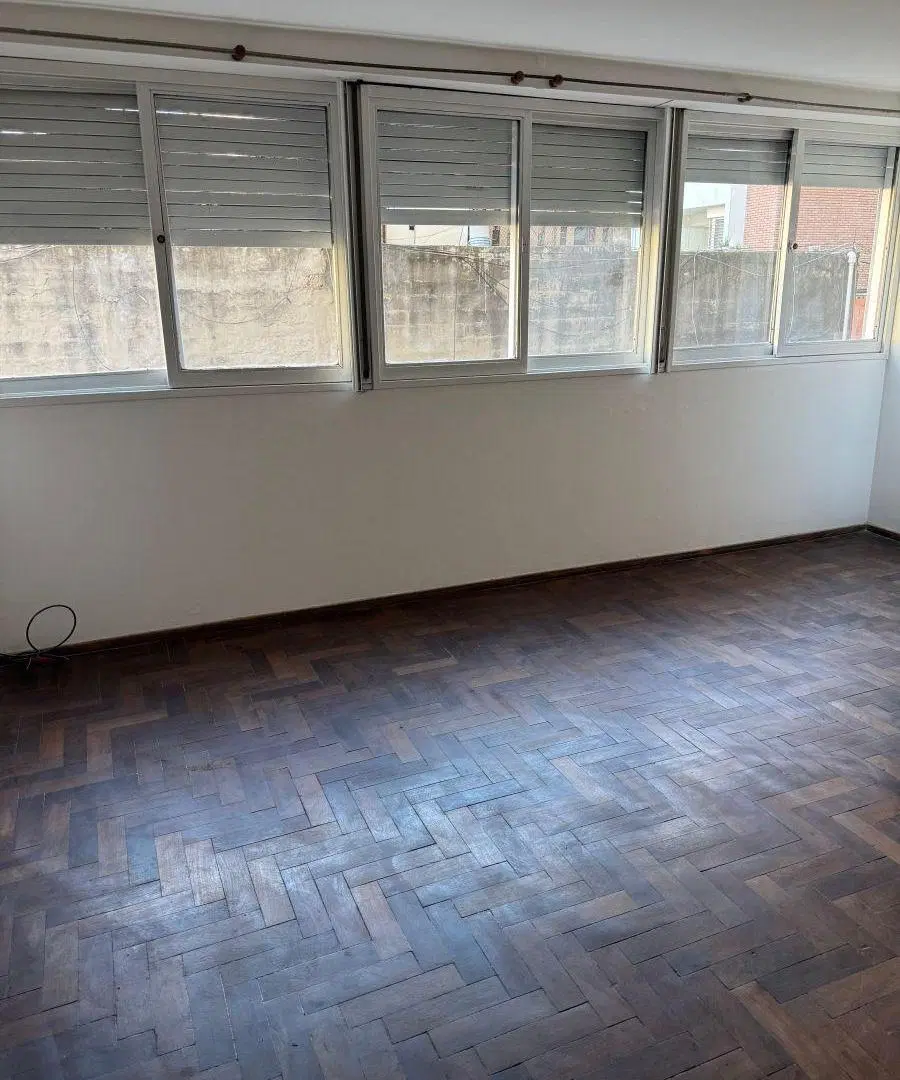 BV. SAN JUAN 475 - A mts. DE CAÑADA - DEPTO AMPLIO DE 4 DORM, COCINA SEPARADA Y 2 BAÑOS 2
