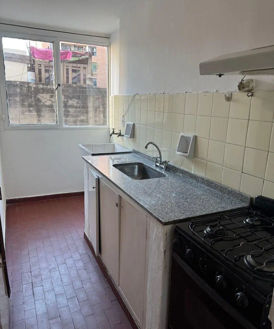 BV. SAN JUAN 475 - A mts. DE CAÑADA - DEPTO AMPLIO DE 4 DORM, COCINA SEPARADA Y 2 BAÑOS 1