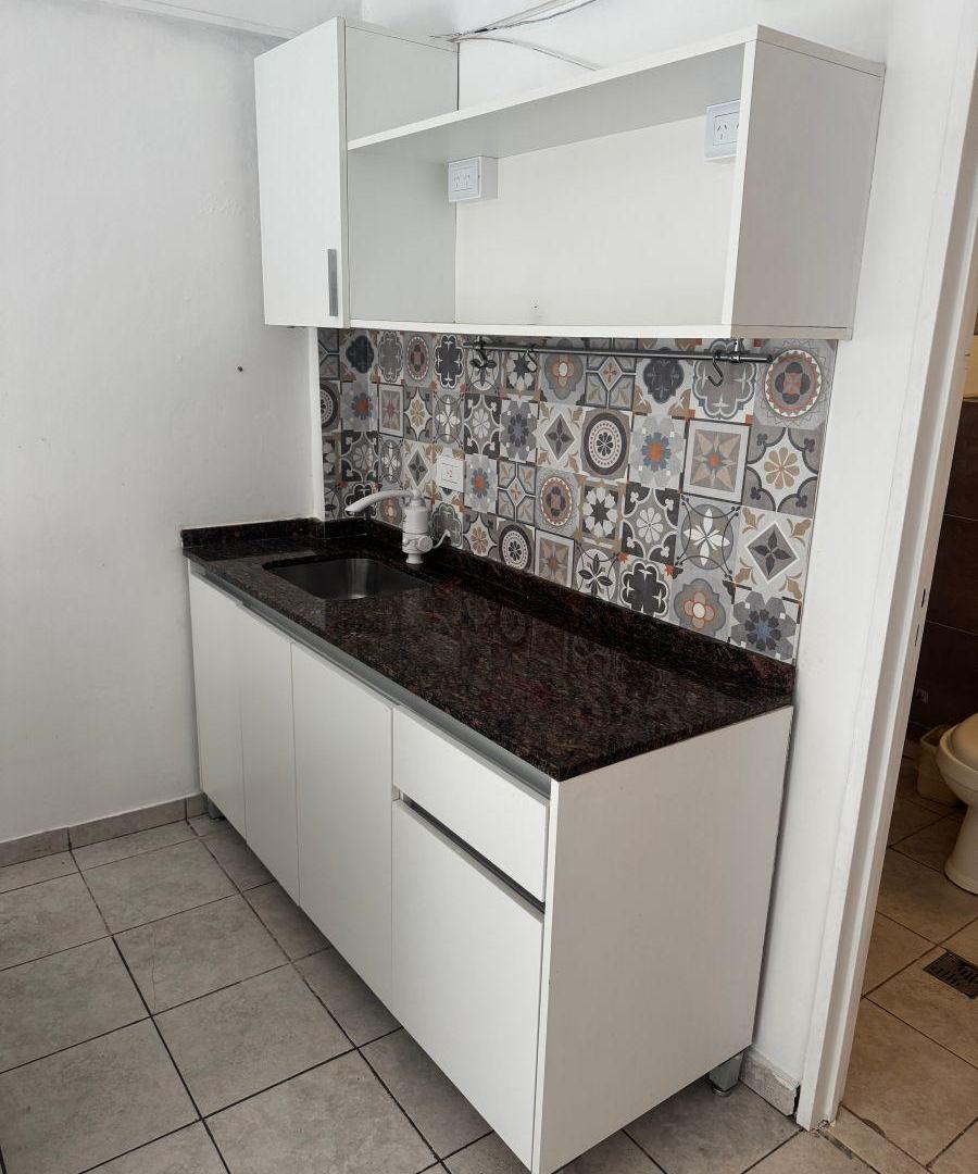 Foto de GÜEMES A 1 CUADRA DE BV. SAN JUAN -MONOAMBIENTE CON PATIO PROPIO, imagen 5