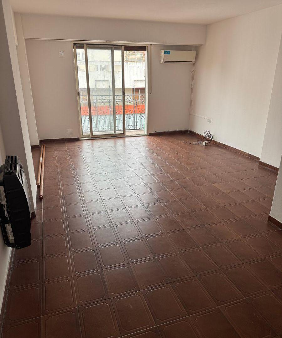 Foto de AV. COLÓN 732 - DEPTO 2 Y 1/2 DORM, 2 BAÑOS, COC. SEPARADA Y BALCÓN., imagen 1