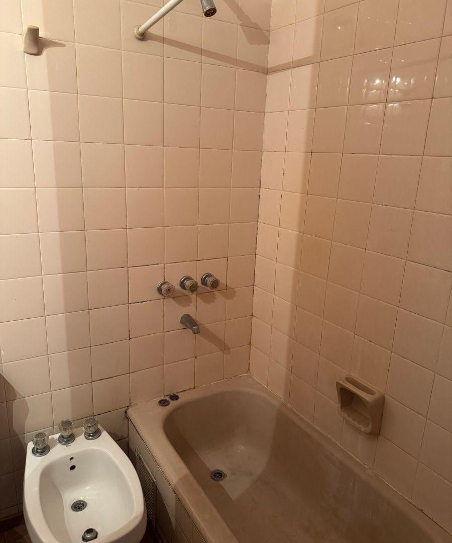 Foto de AV. COLÓN 732 - DEPTO 2 Y 1/2 DORM, 2 BAÑOS, COC. SEPARADA Y BALCÓN., imagen 3