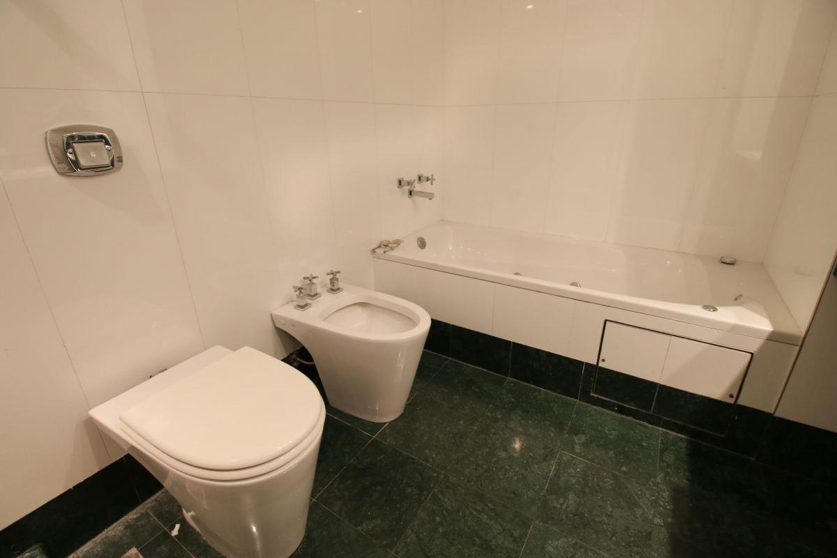 Venta Depto. 4 Amb. con Cochera en Puerto Madero 3