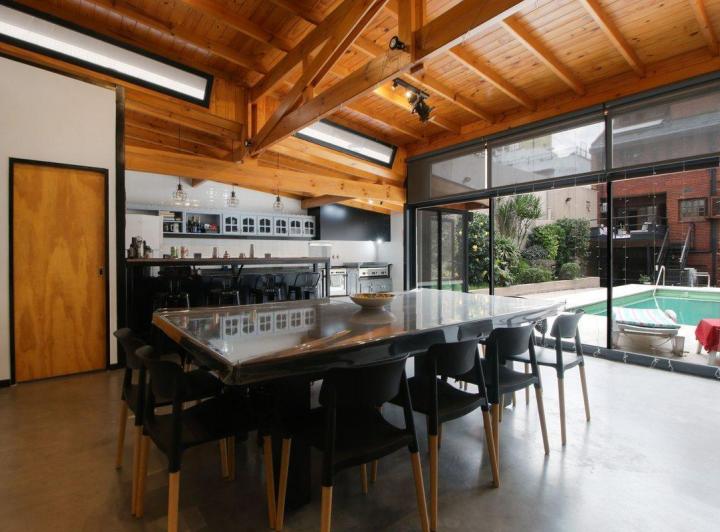 EXCLUSIVA CASA 7 AMB. C/PILETA Y QUINCHO V. PARQUE 5