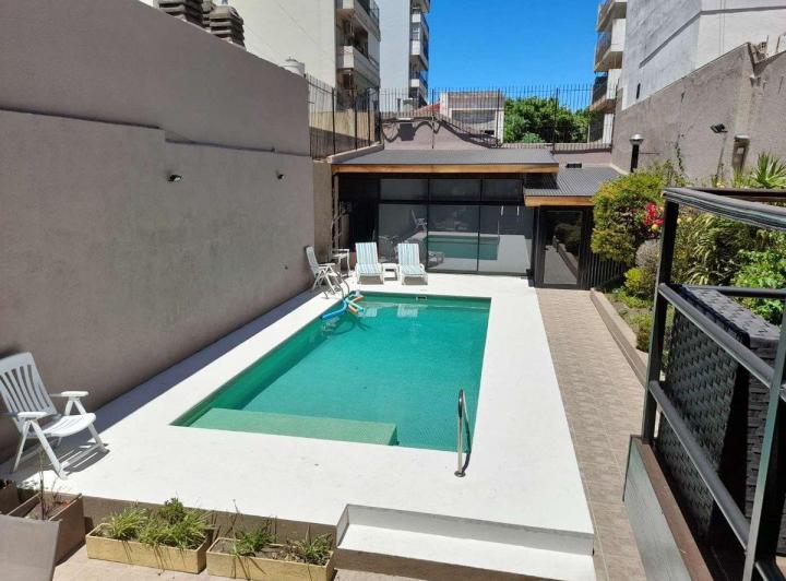 EXCLUSIVA CASA 7 AMB. C/PILETA Y QUINCHO V. PARQUE 2