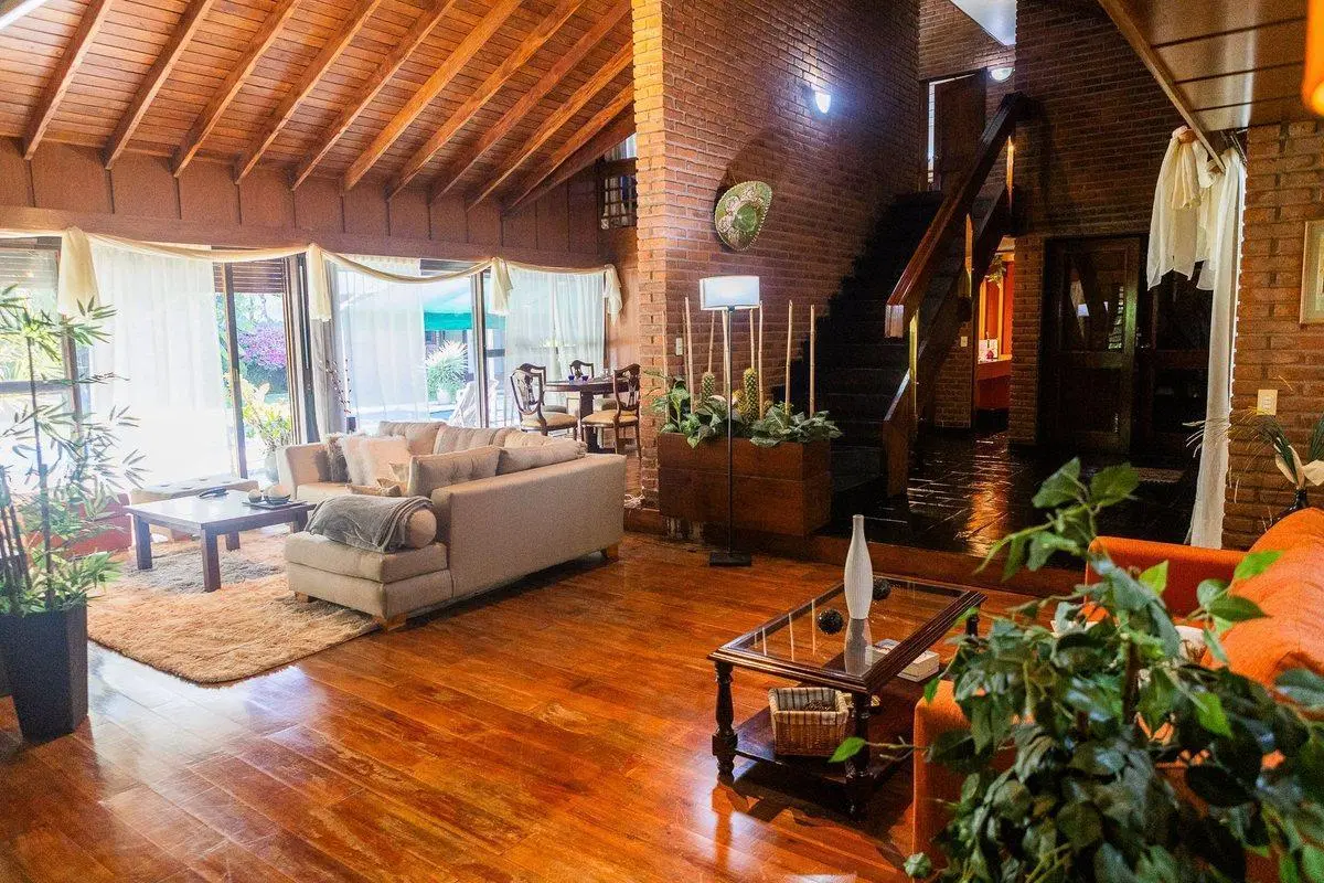 IMPONENTE CHALET 7 AMB EN PUNTA CHICA CON PILETA 4