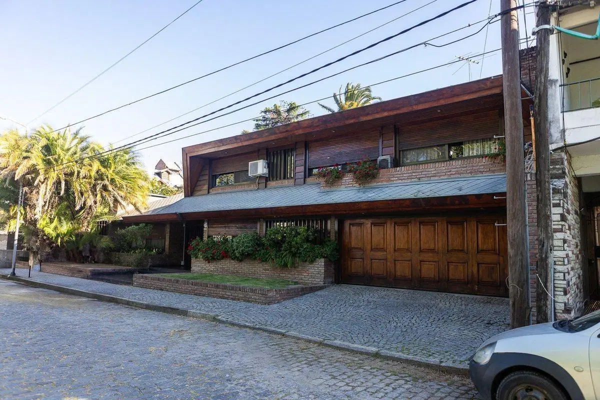 IMPONENTE CHALET 7 AMB EN PUNTA CHICA CON PILETA 2