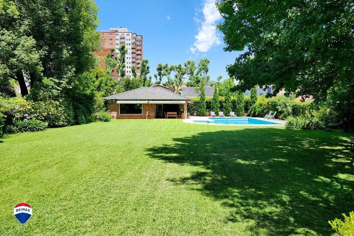 VENTA CASA LA LUCILA /V. LOPEZ- 1669 MTS DE JARDIN 4