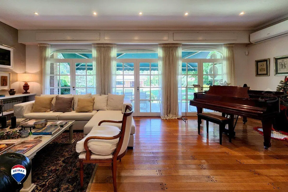 VENTA CASA LA LUCILA /V. LOPEZ- 1669 MTS DE JARDIN 3