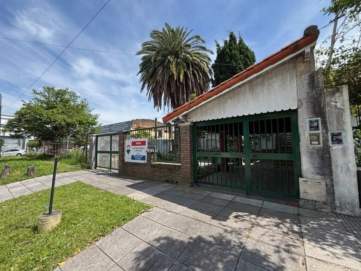 VENTA CASA EN BLOCK MUNRO VTE LOPEZ COCHERA 2
