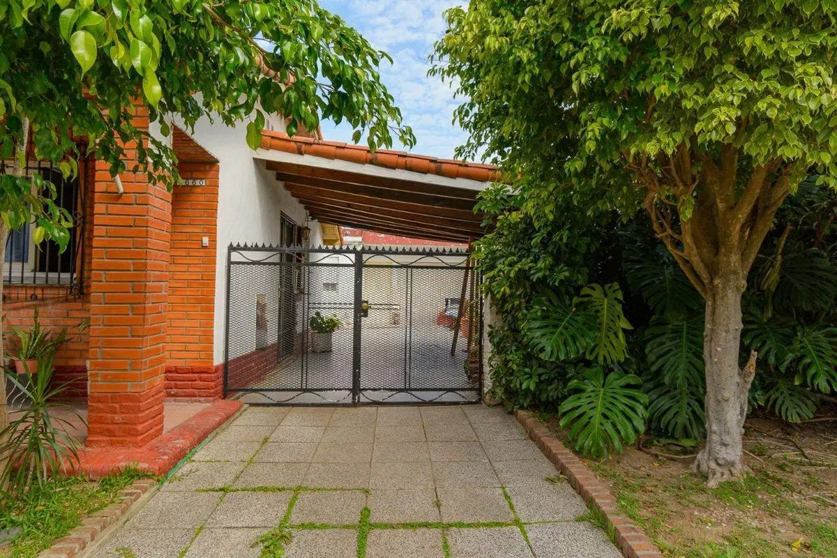 VENTA CASA MULTIFAMILIAR BARRIO PARQUE SAAVEDRA 4