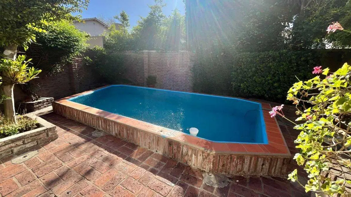 VENTA CASA 5 AMBIENTES - PILETA - CIUDAD JARDÍN 2
