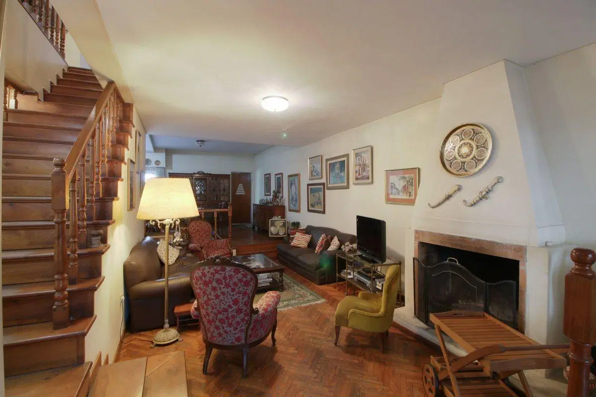 En venta casa de 6 amb con 2 cocheras en Coghlan 4