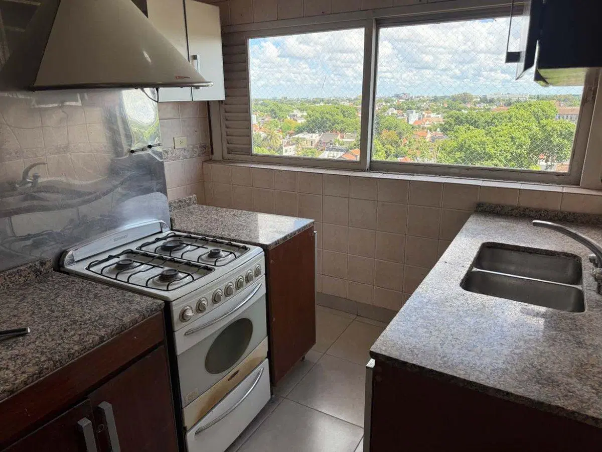 VENTA 4amb. + dep. Vista cochera baulera y Pileta 5