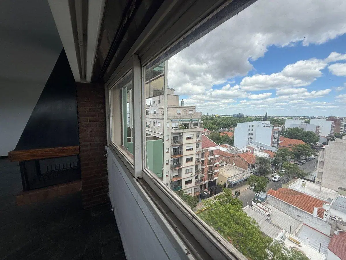 VENTA 4amb. + dep. Vista cochera baulera y Pileta 3