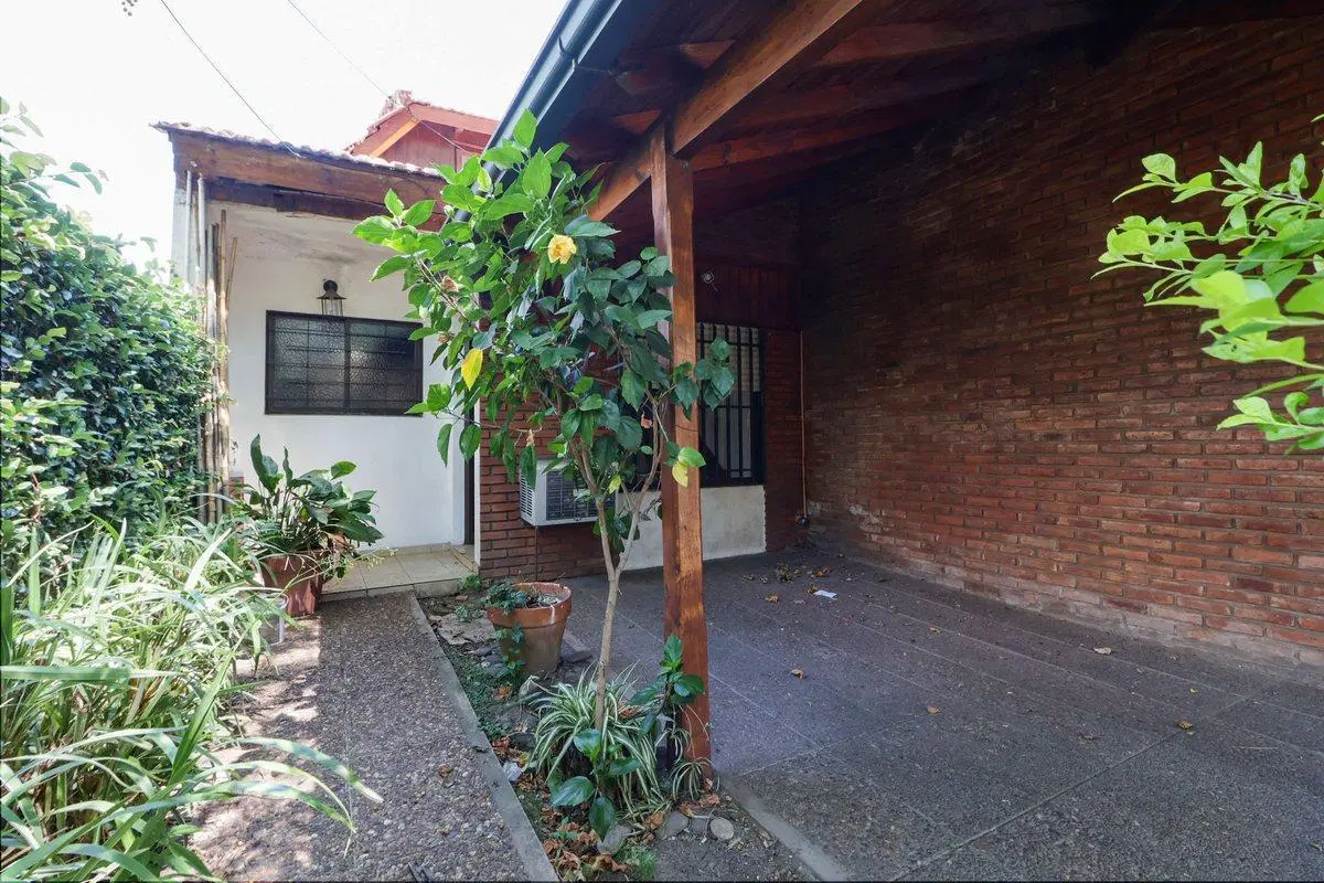 Venta casa 3 amb c/ cochera Castelar 4