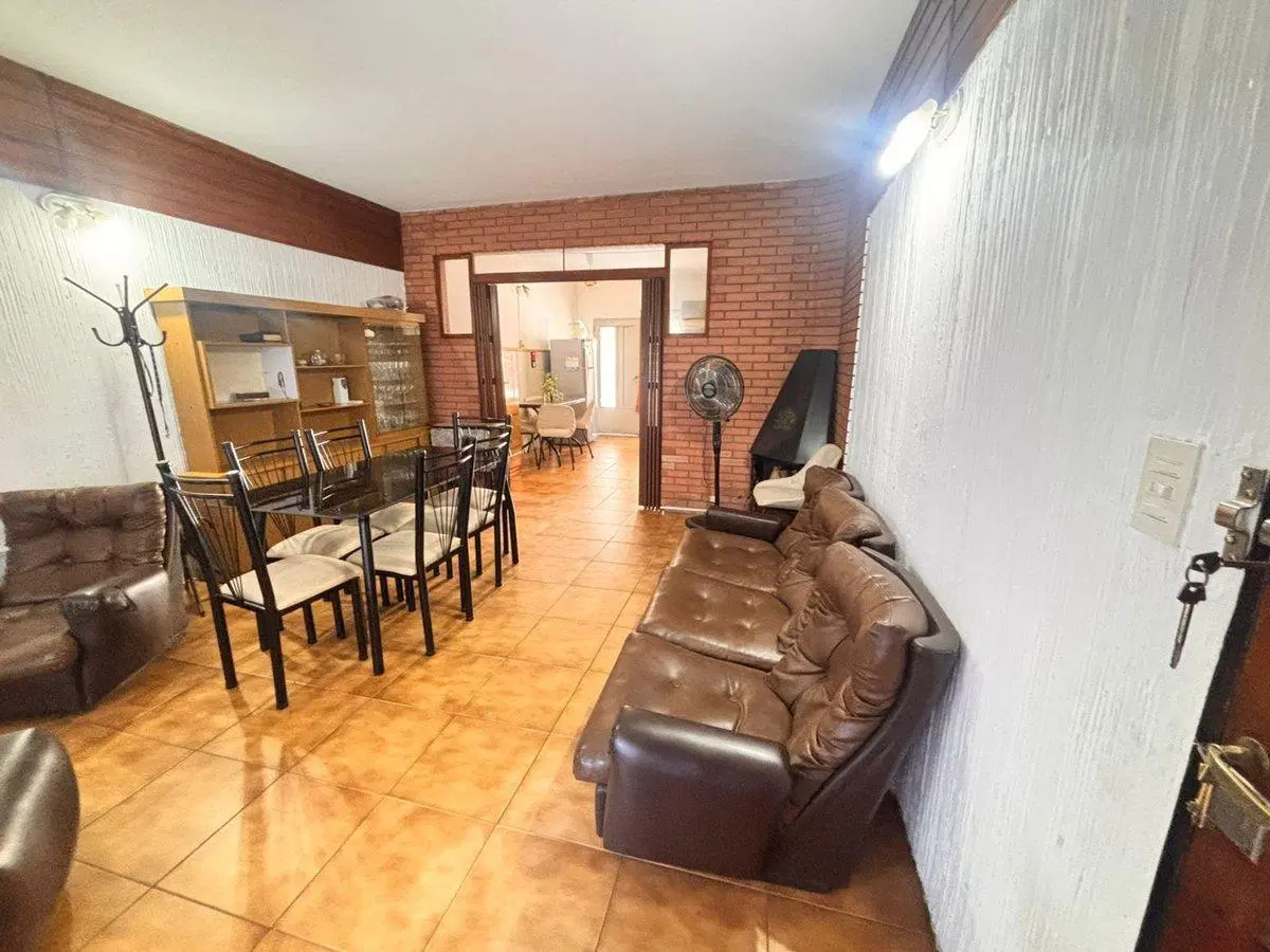 VENTA CASA + DUPLEX DE 3 AMBIENTES C/U CON PATIO 4