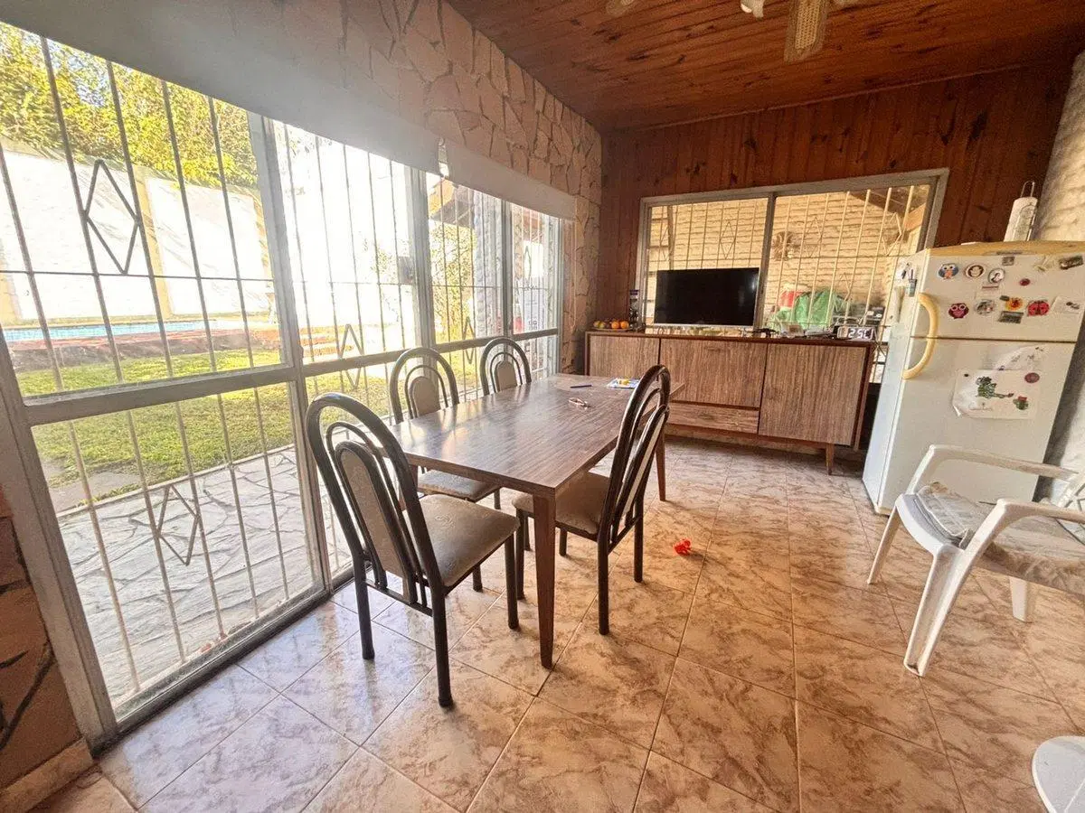 Venta casa con parque y pileta 4