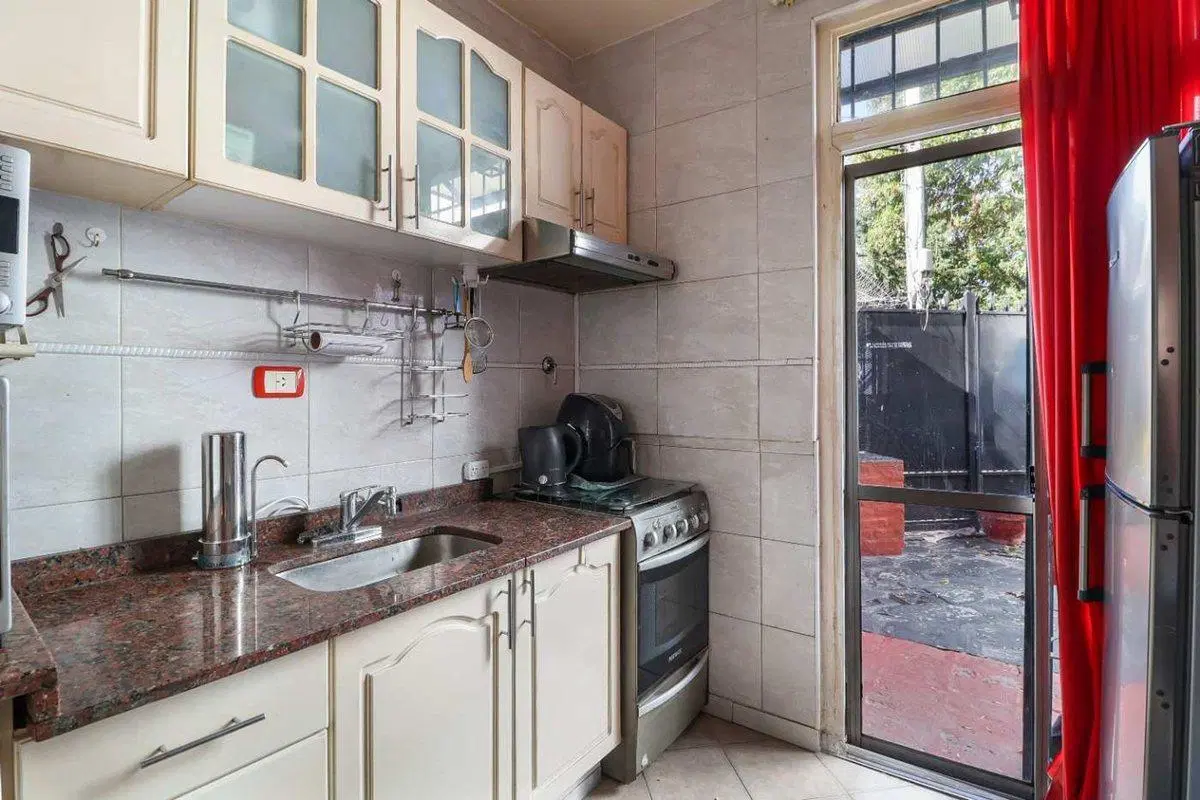 VENTA CASA 3 AMBIENTES CON COCHERA EN MONTE CASTRO 5