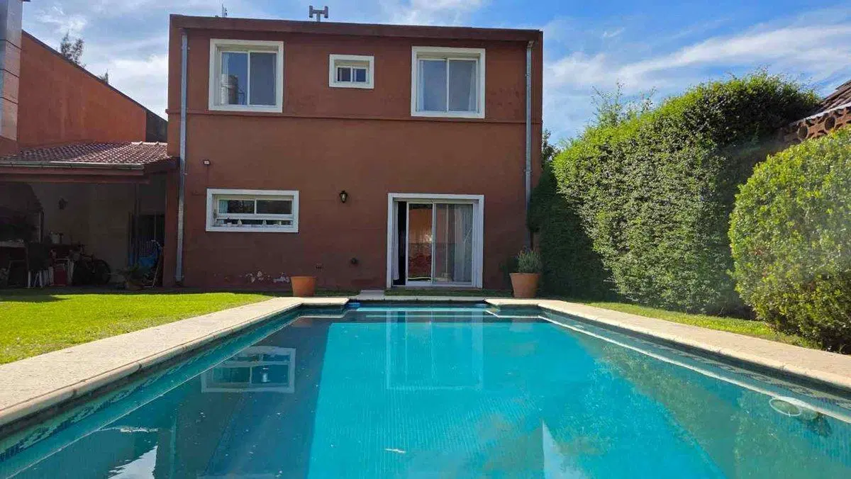 Venta Casa 4 Amb + Pileta + Jardin en Montecarlo 3