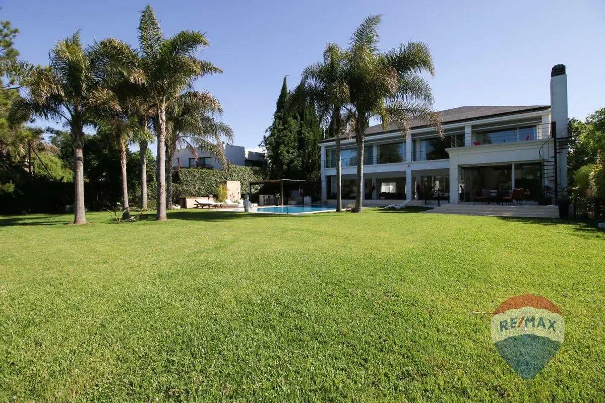 Magnifica Casa en Abril Club de Campo al Golf 2