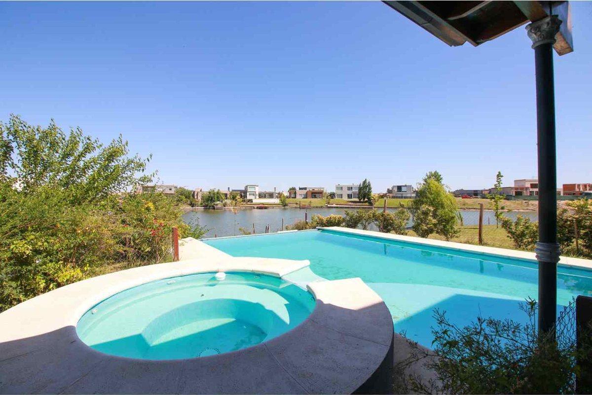 Casa venta en San Sebastian a la laguna