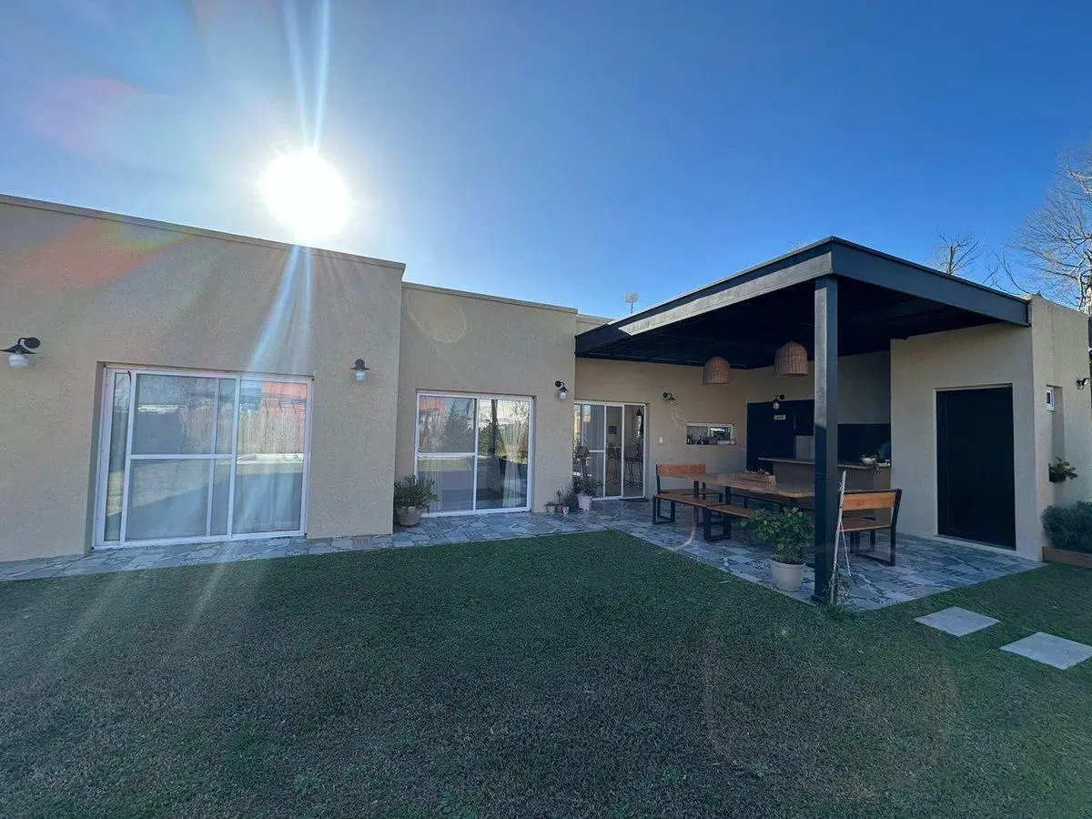 VENTA HERMOSA CASA 4 AMB-PILETA MASCHWITZ 5