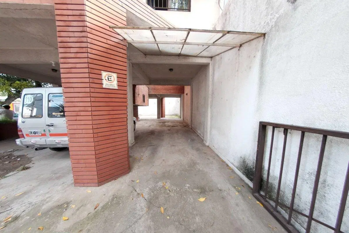 VENTA DEPARTAMENTO LANUS 2 AMB CON COCHERA 4