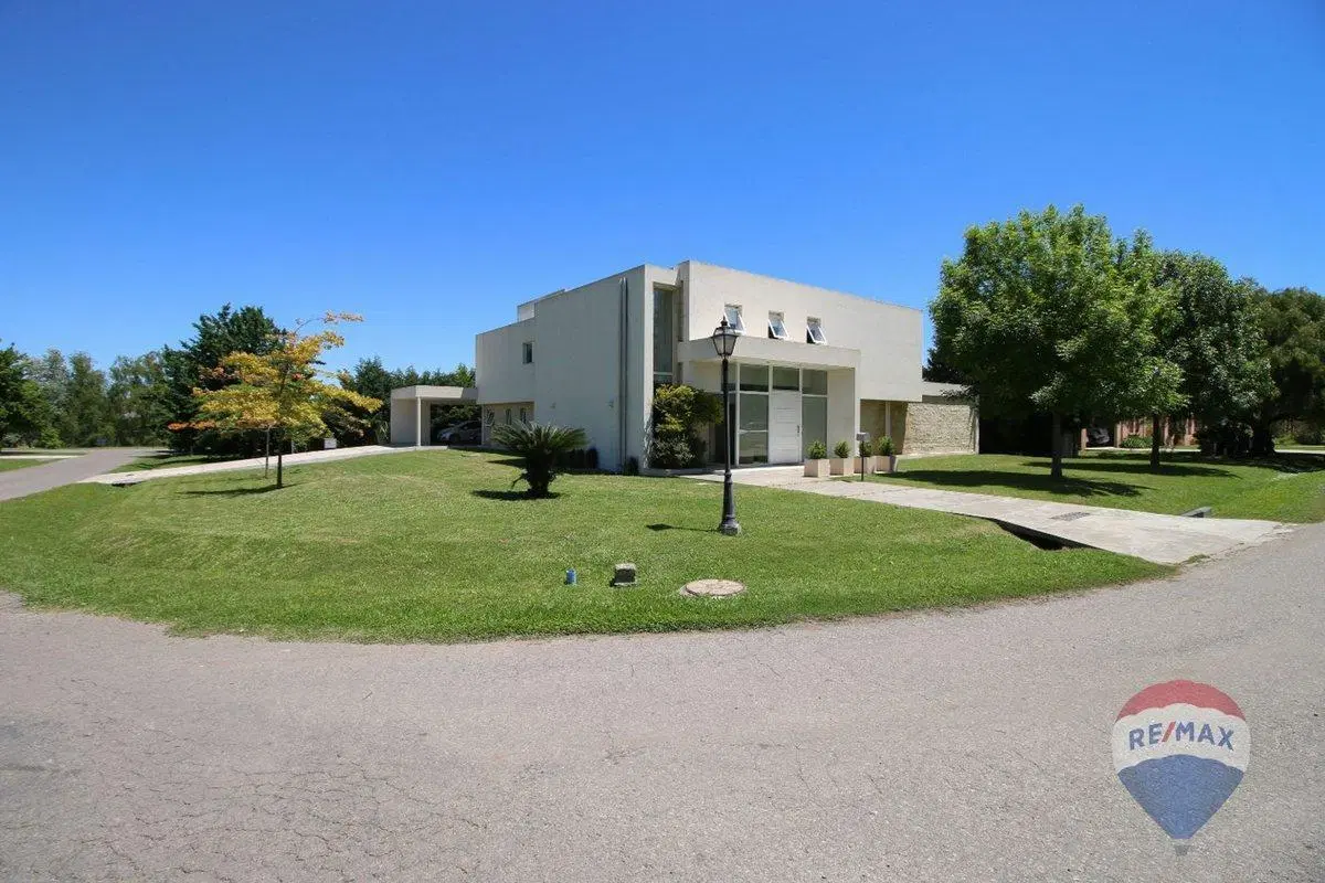 VENTA EXCELENTE CASA EN ESTANCIAS DEL PILAR 4
