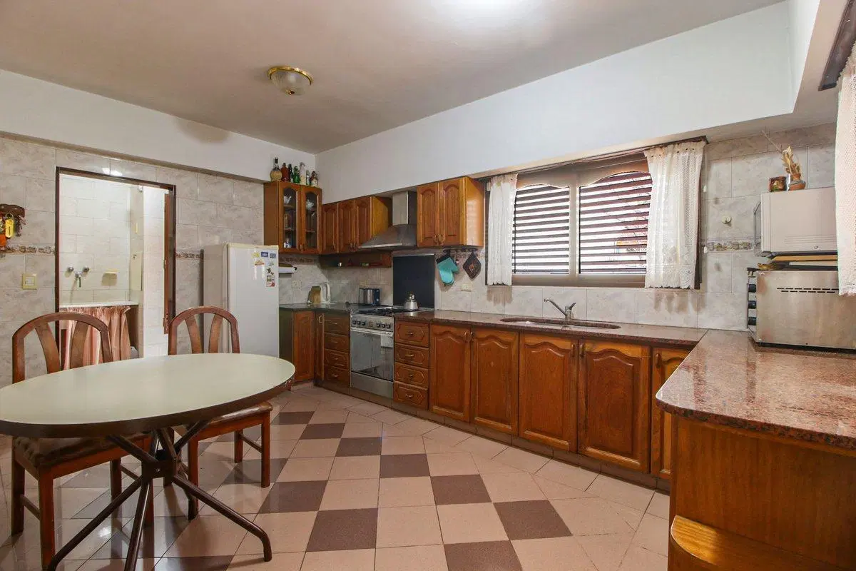 VENTA CASA 6 AMBIENTES DE CATEGORIA EN MATADEROS 5