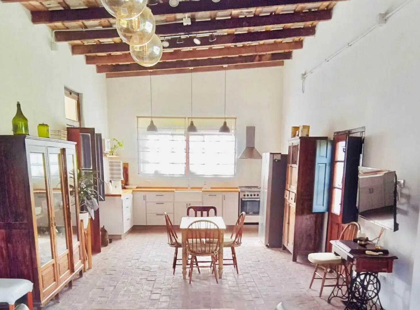 CASA 4 AMBIENTES REFACCIONADA CON PILETA PARQUE 4
