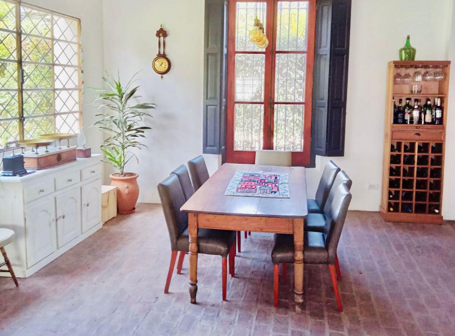 CASA 4 AMBIENTES REFACCIONADA CON PILETA PARQUE