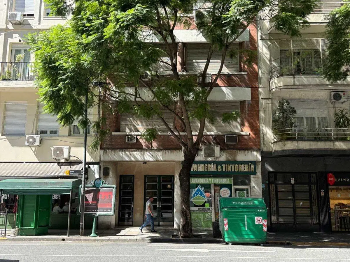 EXCELENTE PISO SOBRE AV CALLAO RECOLETA C/DEP. ESC 4