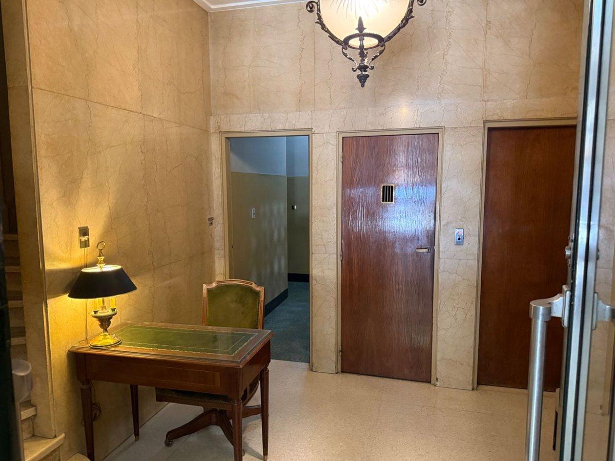 EXCELENTE PISO SOBRE AV CALLAO RECOLETA C/DEP. ESC