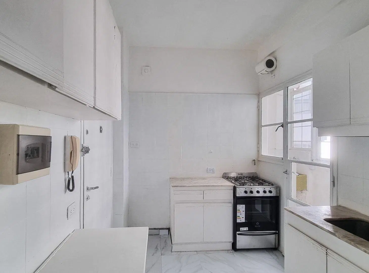 Venta depto. tres amb, con dependencia en Palermo 4