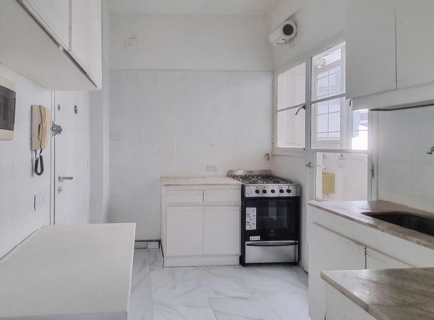 Venta depto. tres amb, con dependencia en Palermo 5