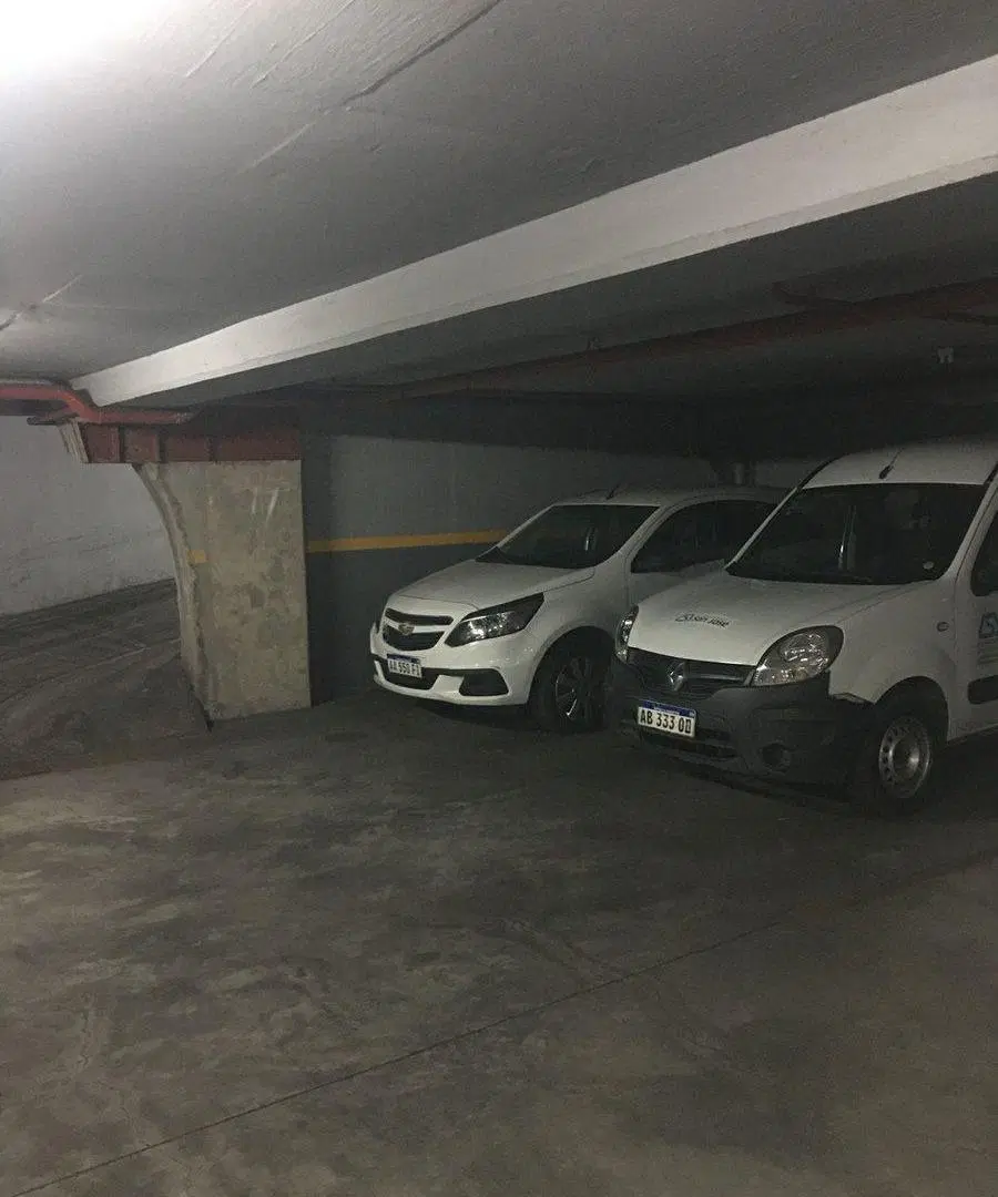 VENTA Cochera fija cubierta + baulera. Palermo 2