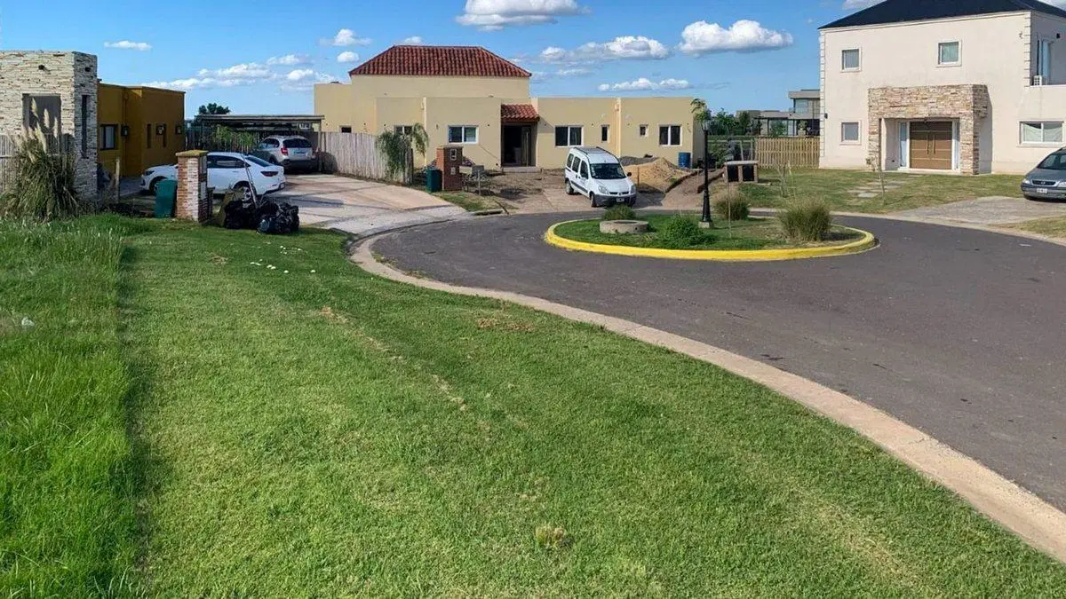 VENTA LOTE A LA LAGUNA EN BARRIO SAN SEBASTIÁN 5