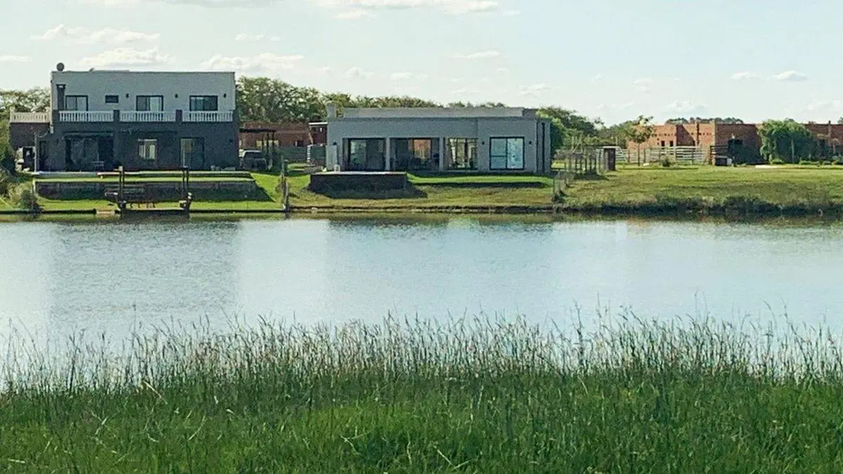 VENTA LOTE A LA LAGUNA EN BARRIO SAN SEBASTIÁN 2